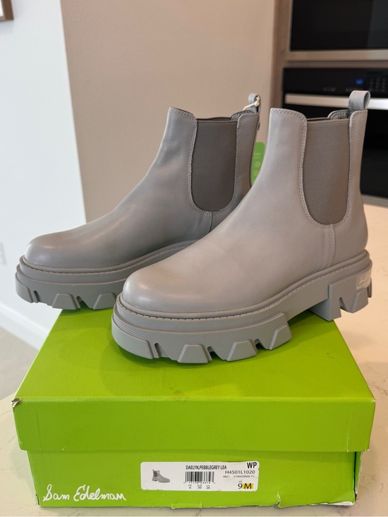 Sam Edelman Shoes - NWT Sam Edelman Daelyn Chelsea boots
